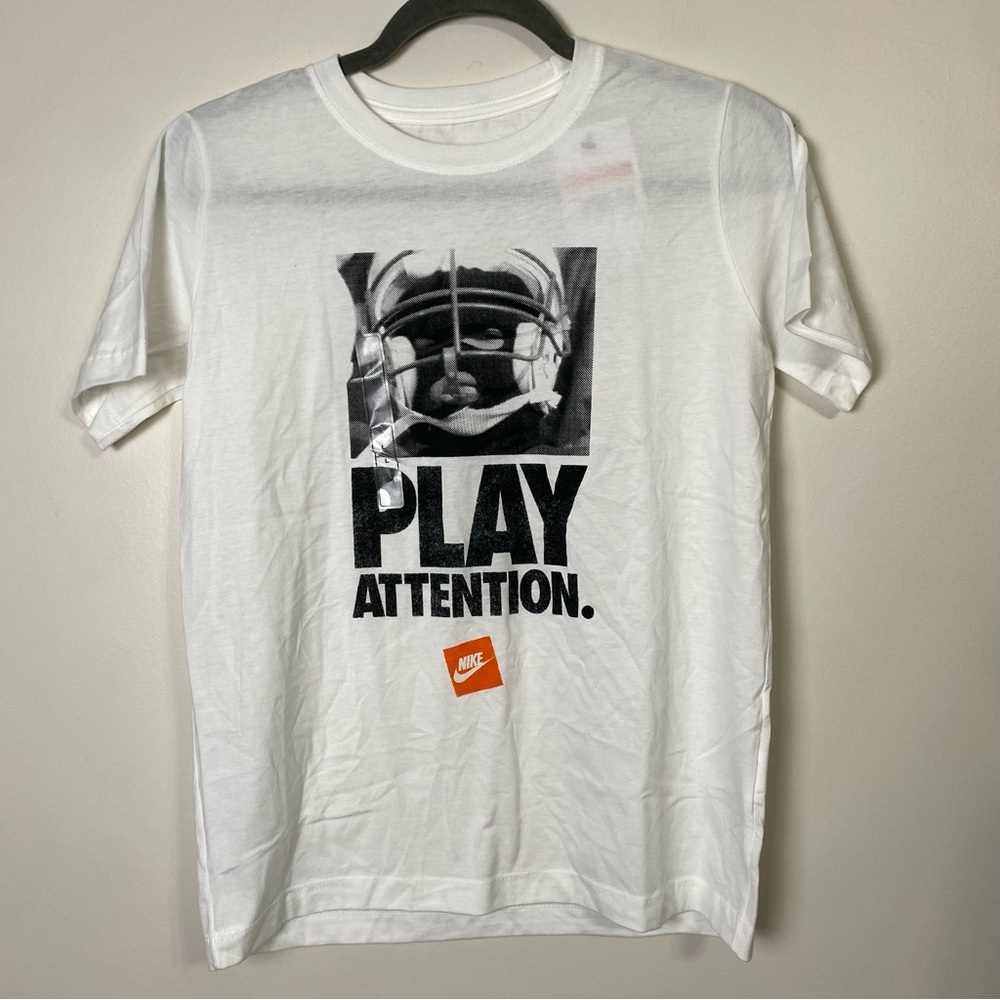 NWT Nike Boys' Play Attention Graphic T-Shirt 100% Cotton Large